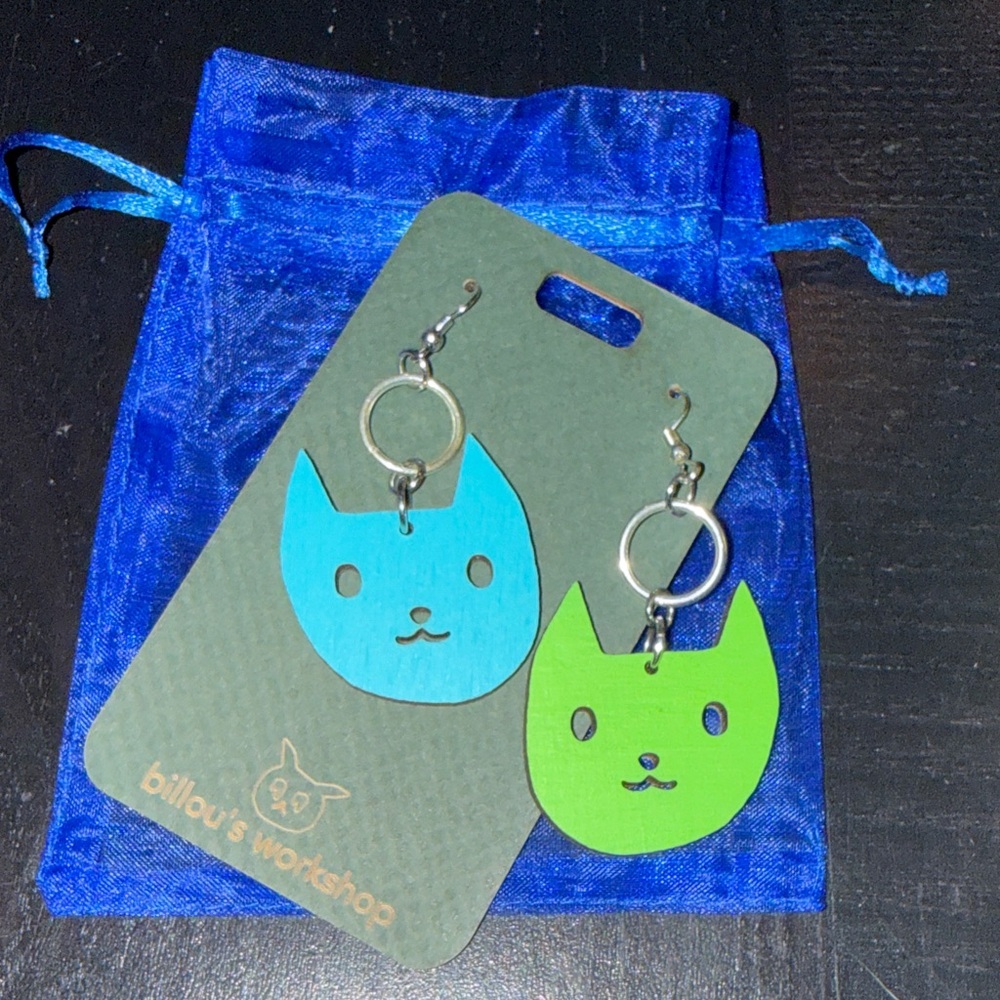 Laser cut wood Cute Cat Face Earrings in Blue and Green dangle new with tags